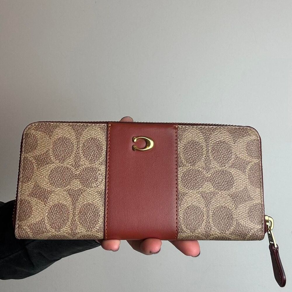 Coach Women's Brown Wallet-purses